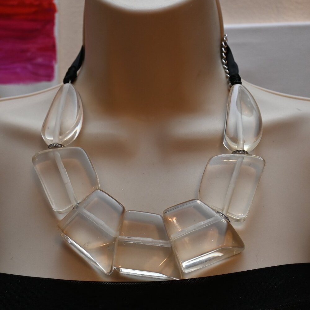 Clear Resin Statement Necklace chunky lucite geometric ribbon modernist - Picture 3 of 7